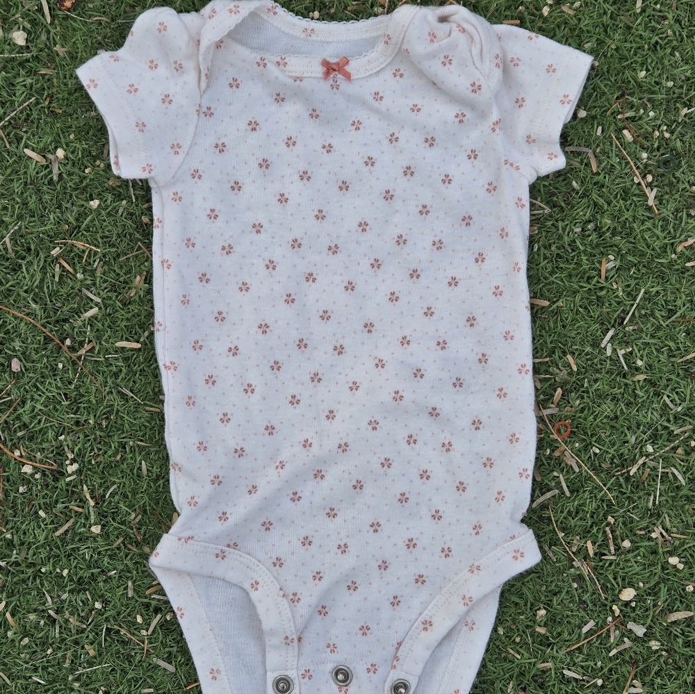 🎀 Pretty Pink and White Baby Girl Onsie, Size 3M